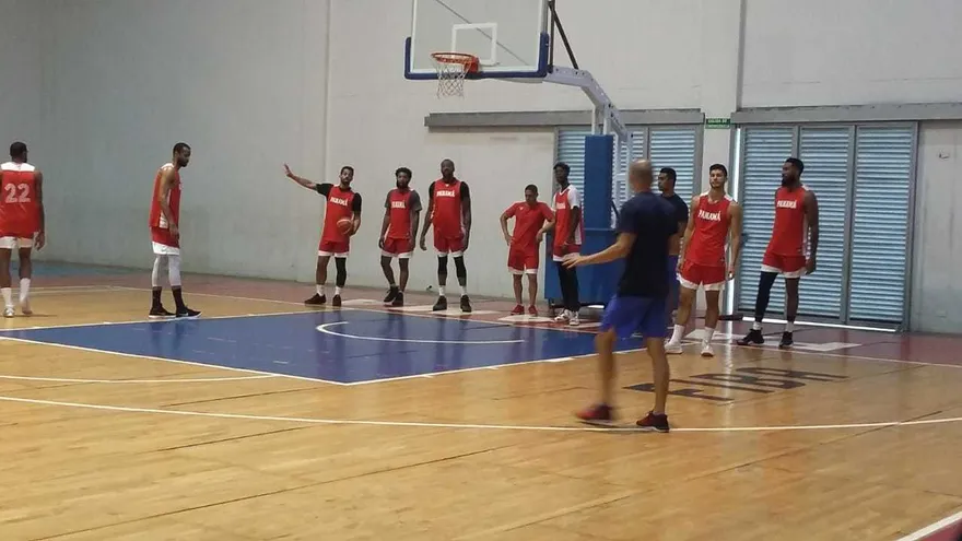 Selección panameña de baloncesto, con ánimo y sin complejos