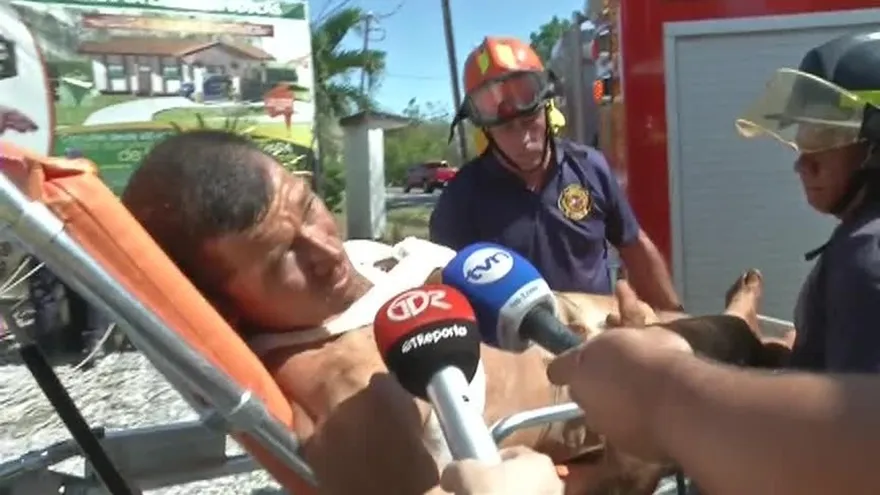 Rescatan a un hombre que cayó a un hueco de 35 pies de profundidad