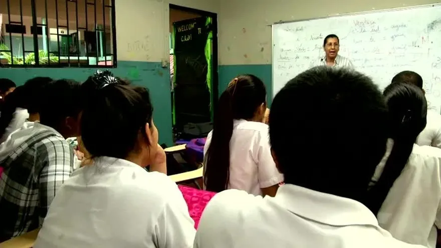 Críticas por reducción de horas de español e inglés