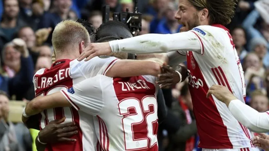 Ajax gana al Lyon en la ida de semifinales de la Europa League.