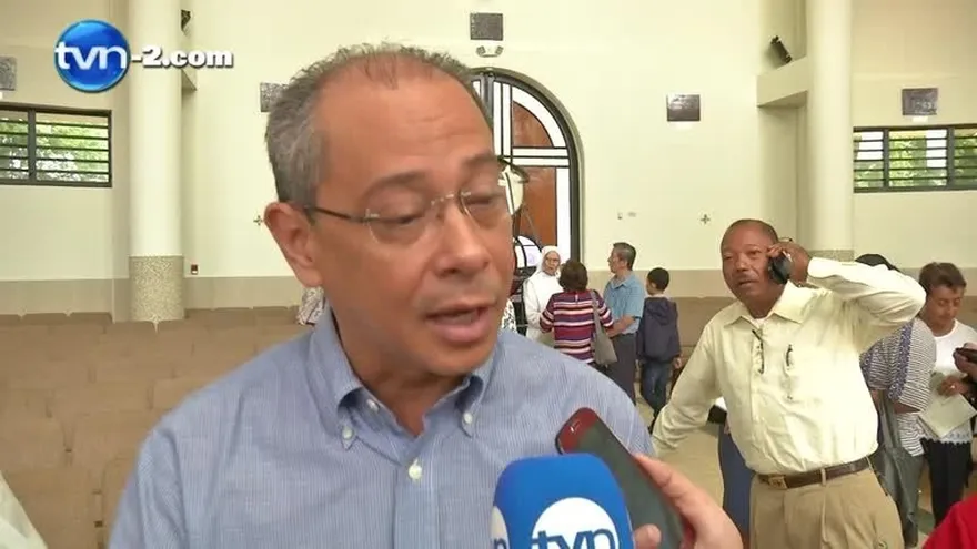 Ministro de Salud habla del alquiler de ambulancias en la CSS