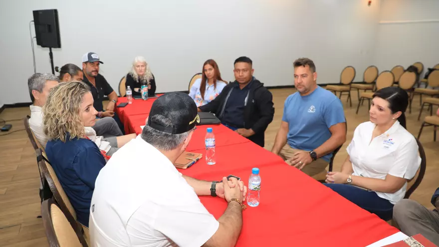 Comisión de alto nivel de ministro se reunieron con diversos sectores en Bocas de Toro.