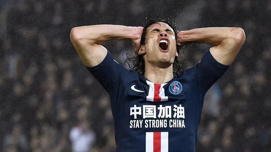 Cavani cambia el fútbol por la danza para incentivar a los niños a bailar