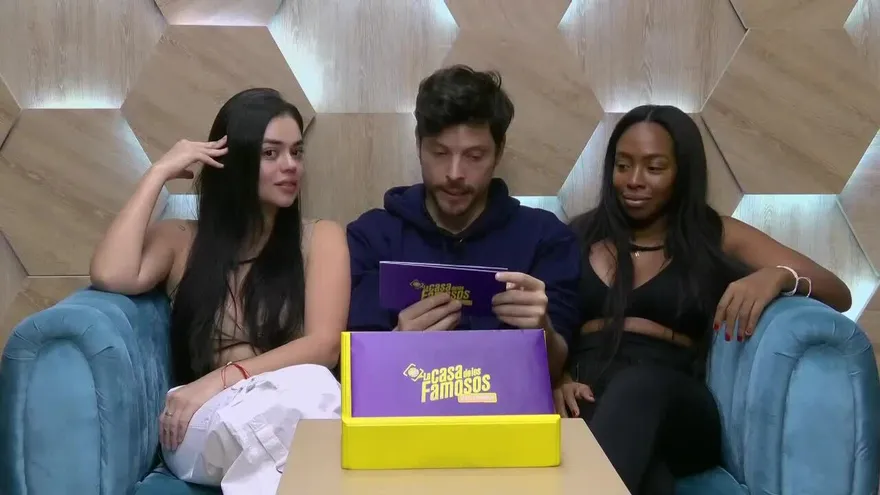 Misión secreta Karen Sevillano y Natalia Segura