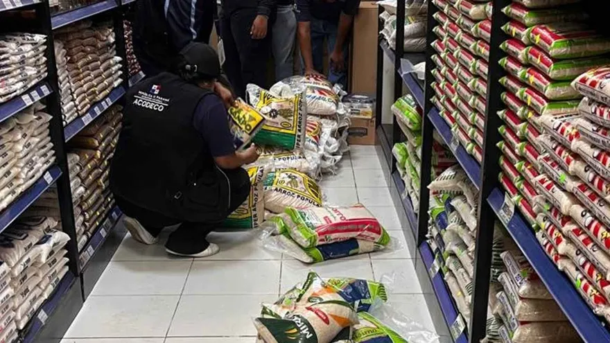 Acodeco detecta anomalías comerciales y decomisa arroz conta