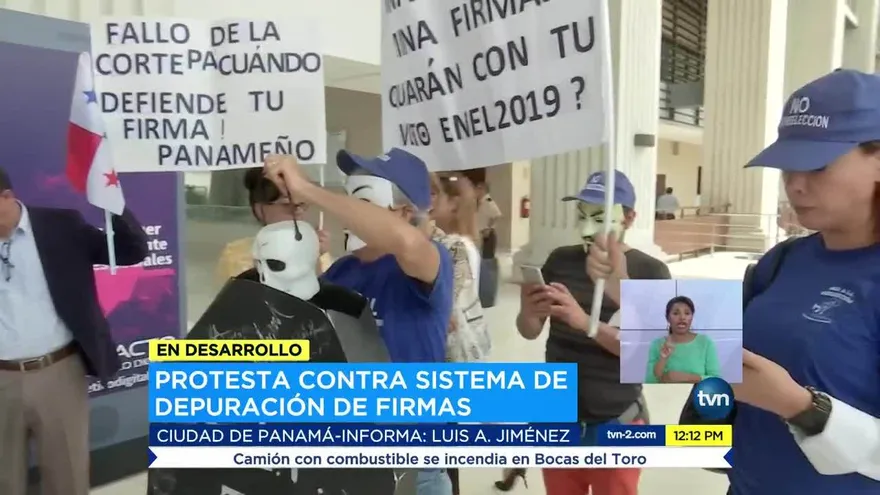 Protesta contra proceso de depuración de firmas en el TE