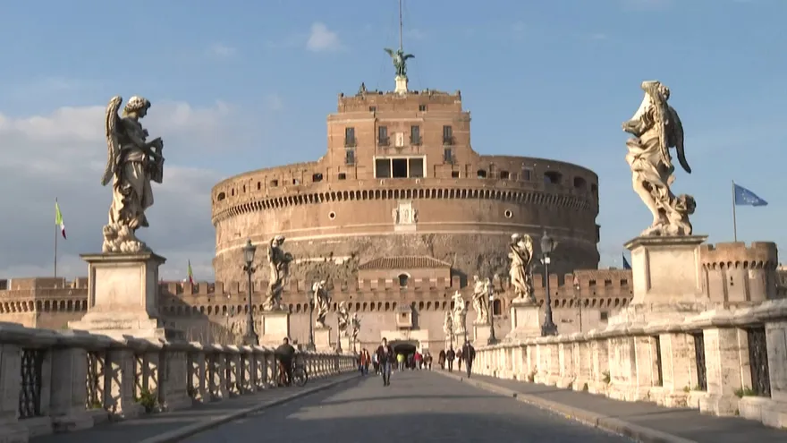 La gallina de Mussolini, estrella del cementerio para animales de Roma