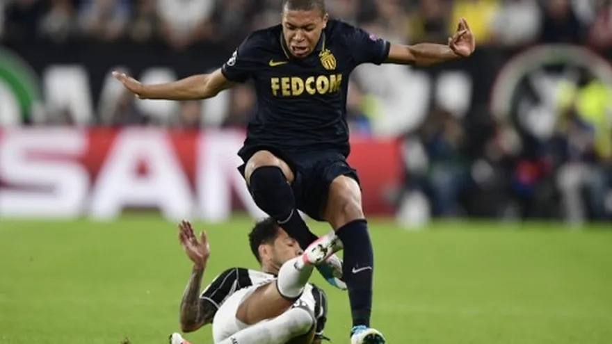 Mbappé: "No fue suficiente, pero nos vamos con la cabeza alta".