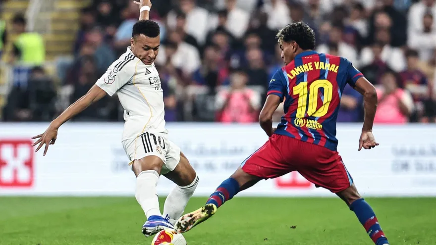 Kylian Mbappé (i) y Lamine Yamal (d)