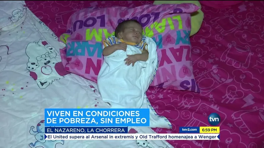 Padres de trillizos esperan una oportunidad para salir de la pobreza