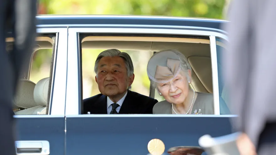 El emperador nipón Akihito, y su esposa, la emperatriz Michiko