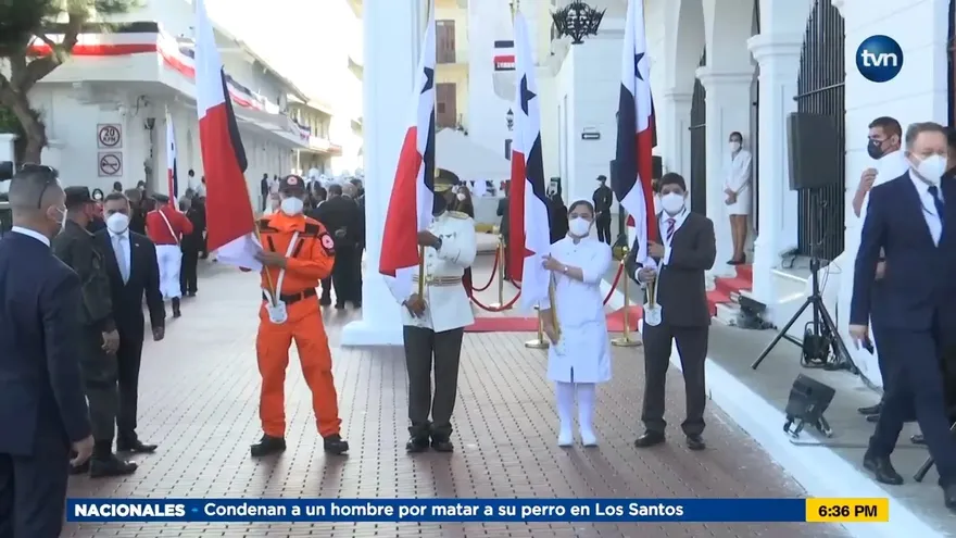 Héroes de la pandemia reciben el pabellón nacional