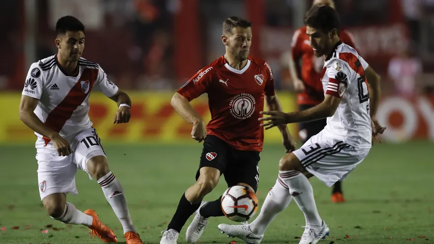 Independiente y River firman vibrante 0-0 en ida de cuartos de Libertadores