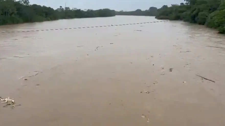 Imágenes del río Sixaola en Bocas del Toro a máxima capacidad debido a las lluvias.