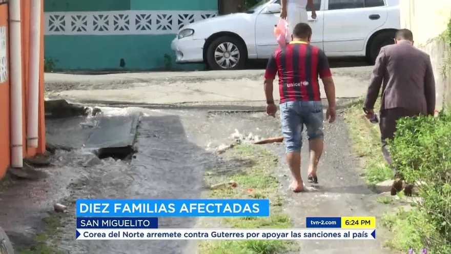 Residentes de Pan de Azúcar sufren inundación por rotura de tubería