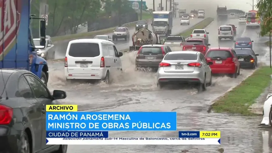 Calles inundadas ponen a prueba drenajes