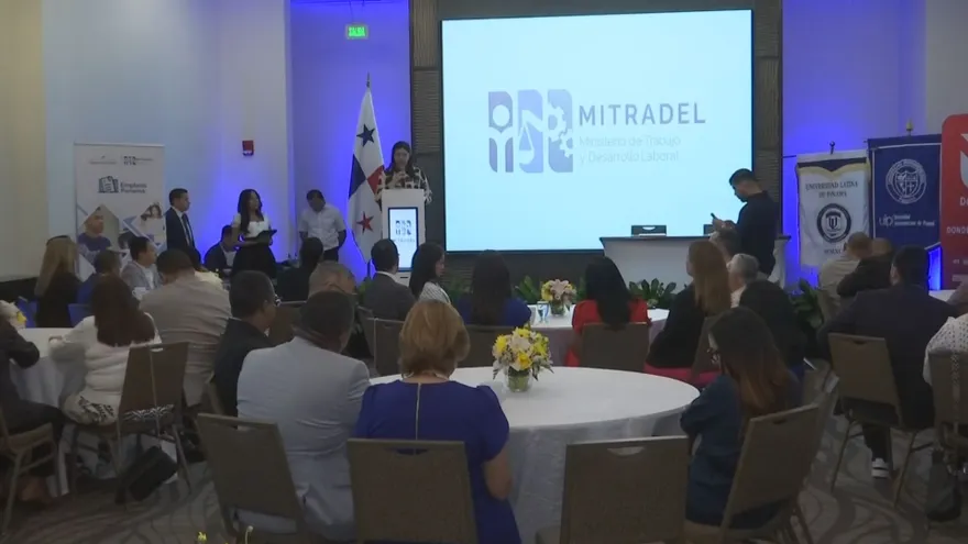 Mitradel firma convenio para profesionalización con tres universidades