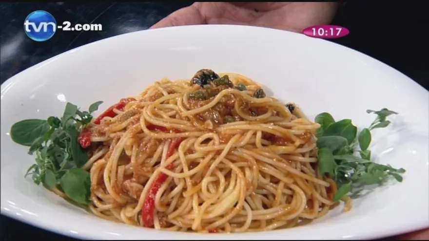 Spaguetti  Con Atún En Salsa Roja