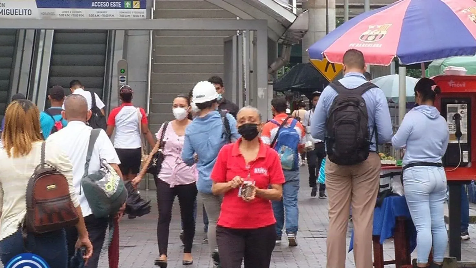 Personas caminando en Panamá