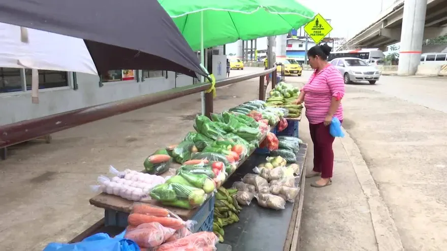 Los vendedores informales en espera de mejores días