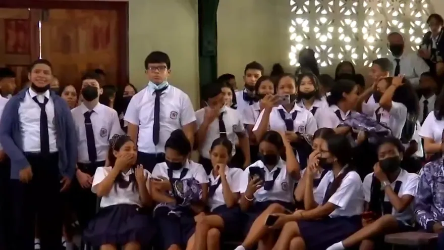 Estudiantes del Instituto Nacional participan en Pasapalabra