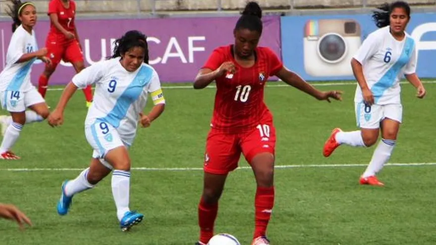 Marta Cox anotó dos goles ante Guatemala