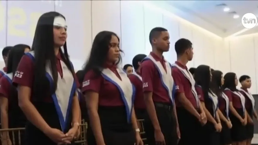 Más de 100 jóvenes se graduaron del Centro ¡Supérate!