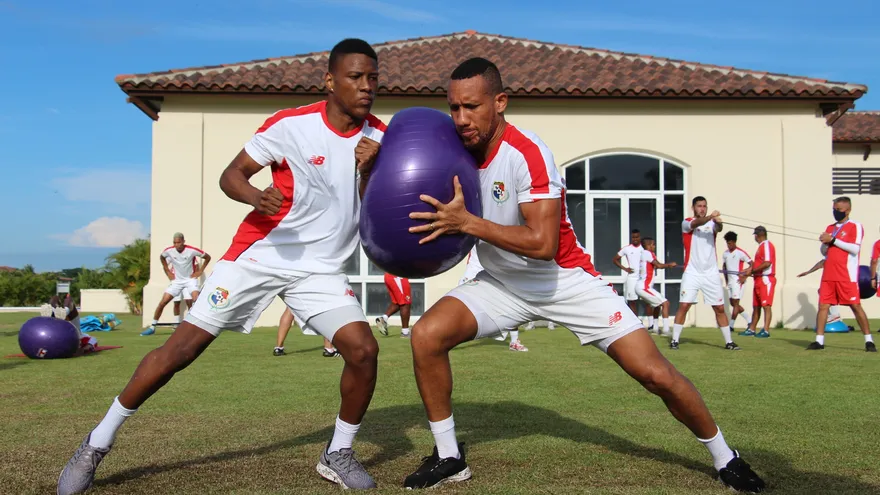 Doble jornada sabatina para los dirigidos por Thomas Christiansen