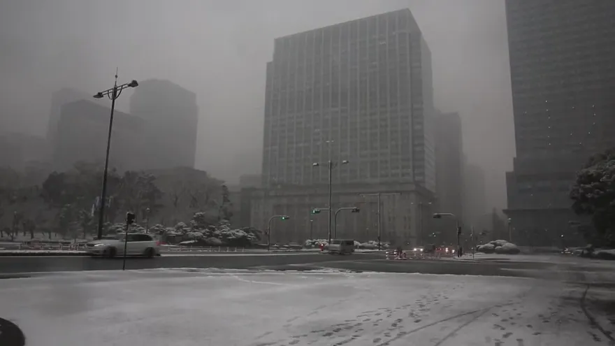 Activada la mayor alerta por nieve en cuatro años en Tokio