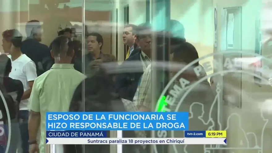 Cambian medida cautelar a funcionaria implicada en caso de posesión de droga