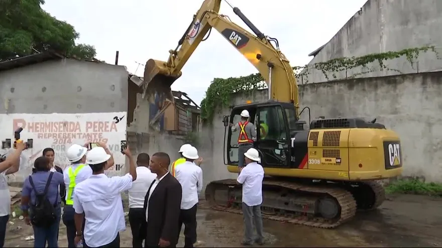 Varela entrega 11 millones de dólares en apartamentos en Curundú