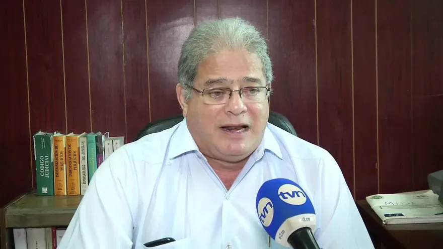 Transportistas cuestionan al gobierno por no detener a Uber