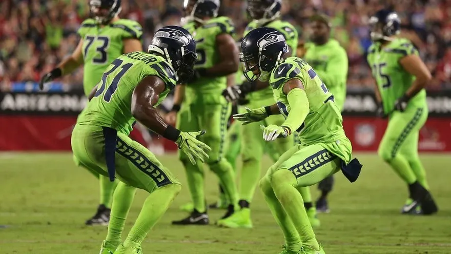 Kam Chancellor (31) y Bradley McDougald (30) celebran durante el juego entre Seahawks y Cardinals