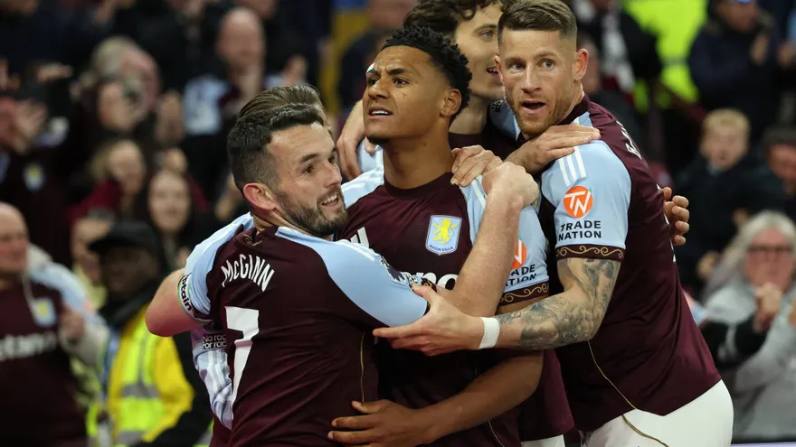 Jugadores del Aston Villa celebran