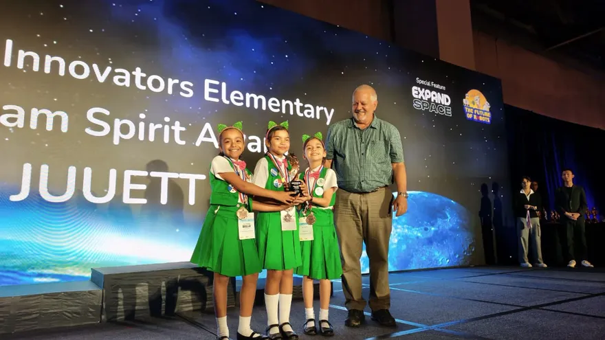 Panamá gana premio en Singapur en Olimpiada Mundial de Robótica.