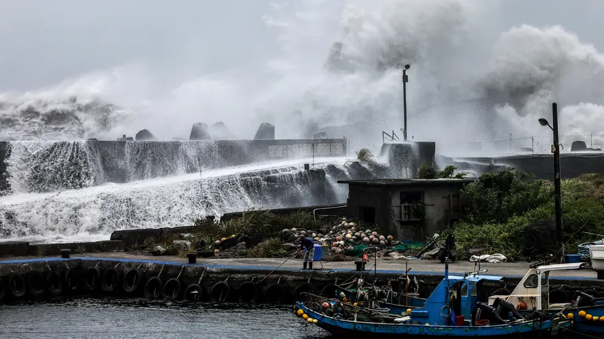 Dos millones de evacuados en China a la espera del tifón Bavi