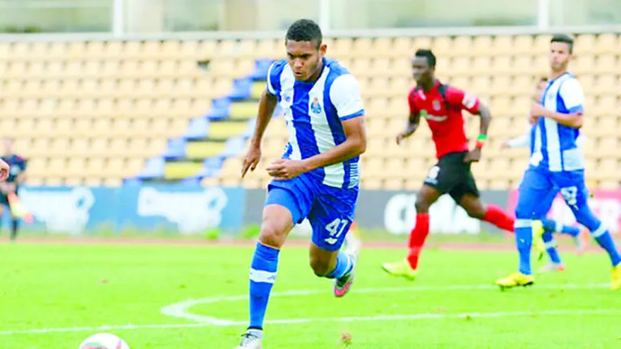 Ismael Díaz ariete del Porto B.