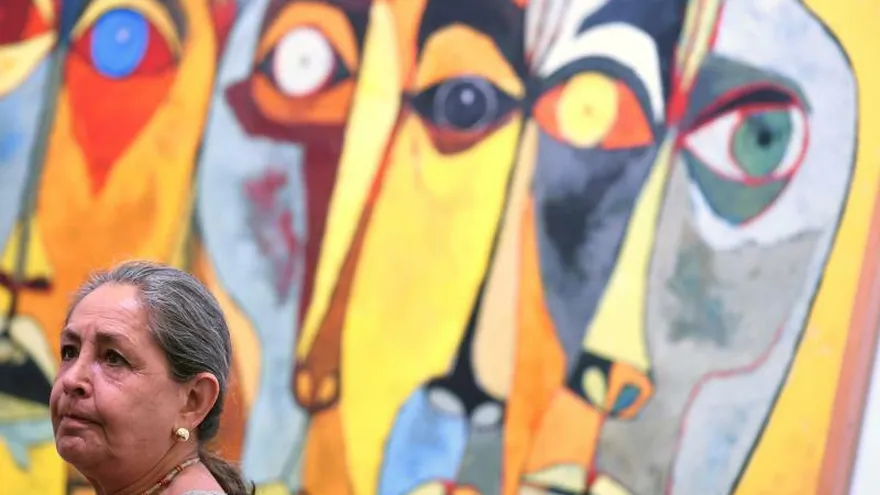 La hija del pintor Oswaldo  Guayasamín,Verenice Guayasamin, durante la exposición con motivo del aniversario de los  cien años del nacimiento del pintor y muralista ecuatoriano Oswaldo Guayasamín.