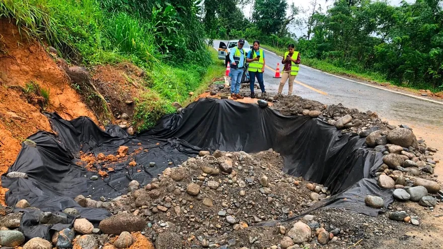 MOP maintains operation to address road damage from rains in Chiriquí Grande, Bocas del Toro
