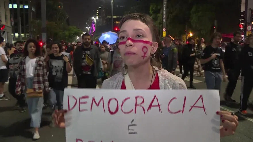 Miles protestan en Brasil “en defensa de la democracia”