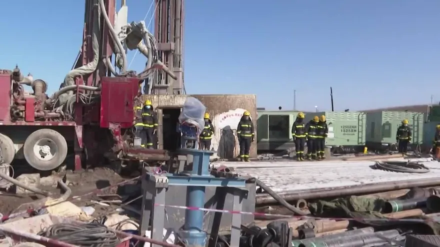 Los socorristas siguen trabajando para salvar a los mineros atrapados en China