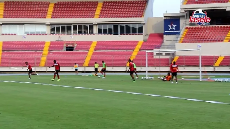 Los jugadores Sub-20; César Blackman y Justin Simmons