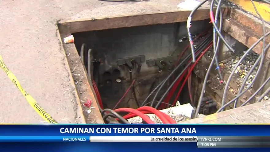 Bomberos investigan explosión en Santa Ana