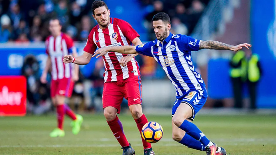 Acción del partido entre el Atlético de Madrid y el Alavés