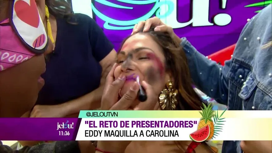 Carolina recibe un maquillaje especial de Eddy Vásquez