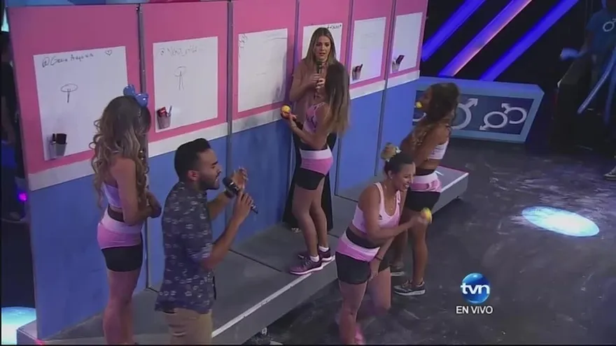 Extraños Garabatos dibujaron las Curvas y los Machos. ¿Quién  lo hizo mejor?