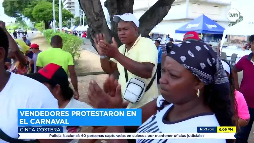 Vendedores protestan en la Cinta Costera