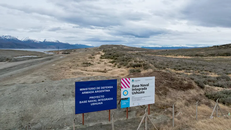 La zona donde el gobierno argentino planea construir una nueva base naval se muestra en Ushuaia, capital de la provincia sureña de Tierra del Fuego, Antártida e Islas del Atlántico Sur, Argentina
