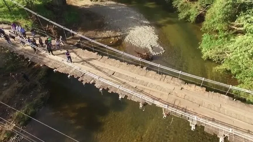 Mal estado de puente impiden a los estudiantes llegar a centro educativo