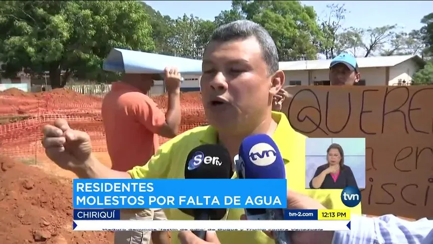 Residentes en Las Lomas piden agua potable y se oponen a construcción de piscina
